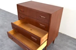 Commode en teck danois des années 1960.