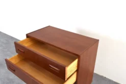Commode en teck danois des années 1960.