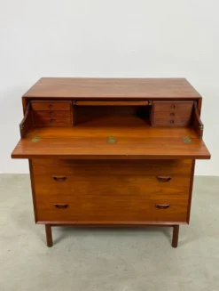 Commode en teck danois et commode par Hvidt & Mølgaard-Nielsen