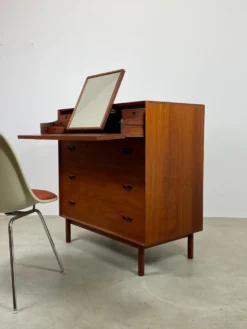 Commode en teck danois et commode par Hvidt & Mølgaard-Nielsen