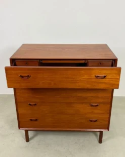 Commode en teck danois et commode par Hvidt & Mølgaard-Nielsen