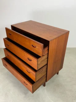 Commode en teck danois et commode par Hvidt & Mølgaard-Nielsen
