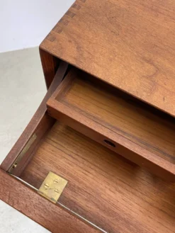 Commode en teck danois et commode par Hvidt & Mølgaard-Nielsen