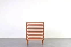 Commode en teck peinte à la main, style Op-Art des années 1960.
