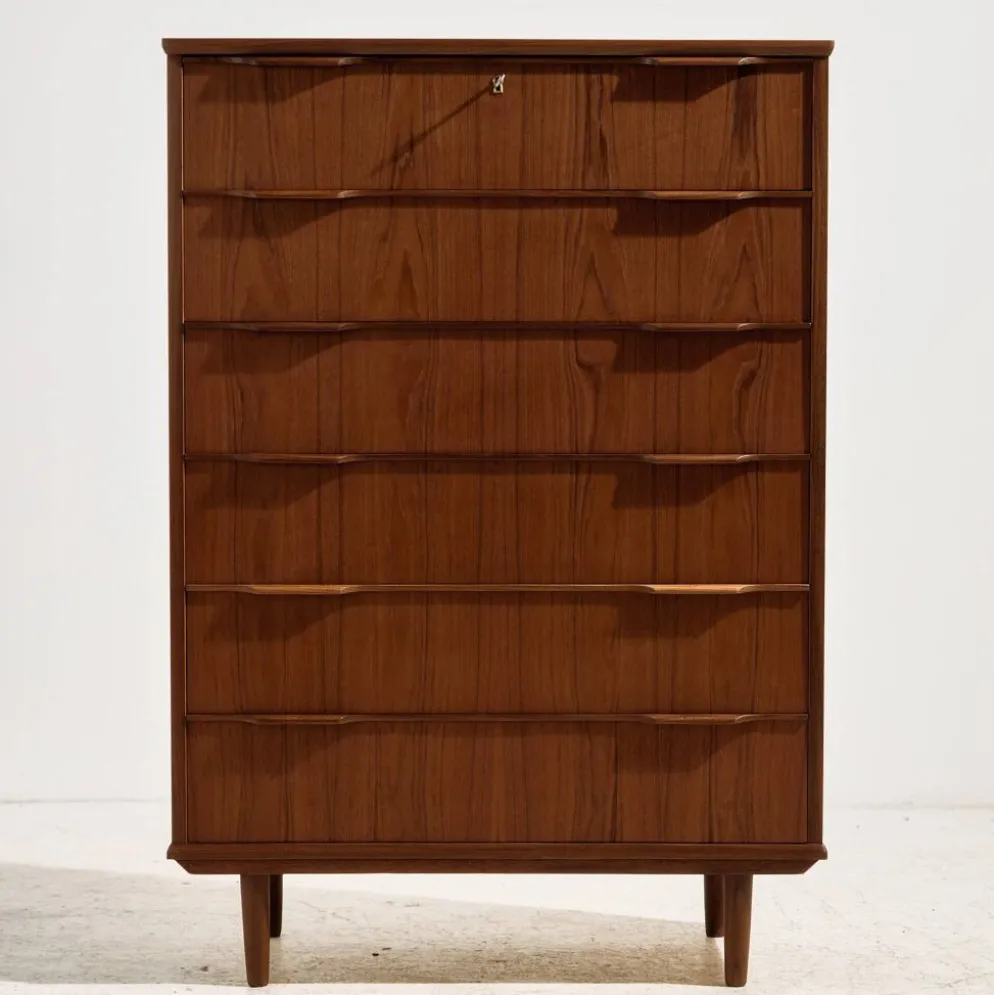 Commode en teck restaurée avec six tiroirs