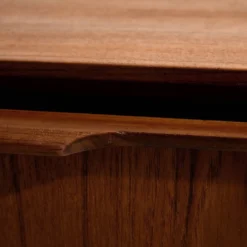 Commode en teck restaurée avec six tiroirs