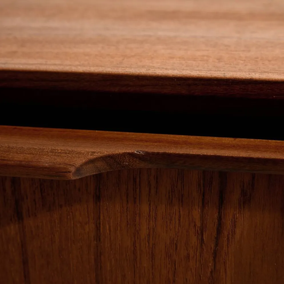 Commode en teck restaurée avec six tiroirs