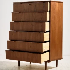 Commode en teck restaurée avec six tiroirs