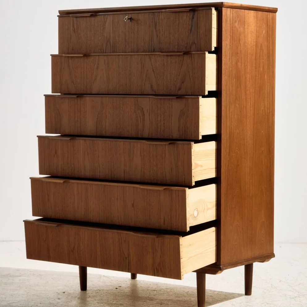Commode en teck restaurée avec six tiroirs