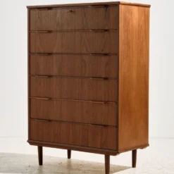 Commode en teck restaurée avec six tiroirs