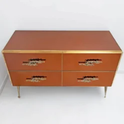 Commode en verre ambré avec détails en laiton, style mid-century modern