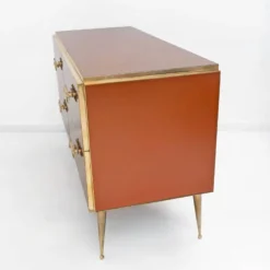 Commode en verre ambré avec détails en laiton, style mid-century modern