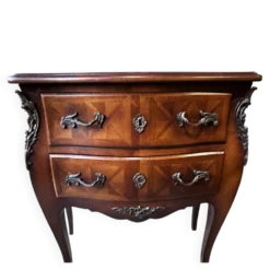 Commode galbée