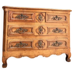 COMMODE GALBÉE EN NOYER TRAVAIL PROVINCIAL D’ÉPOQUE LOUIS XV XVIII EME