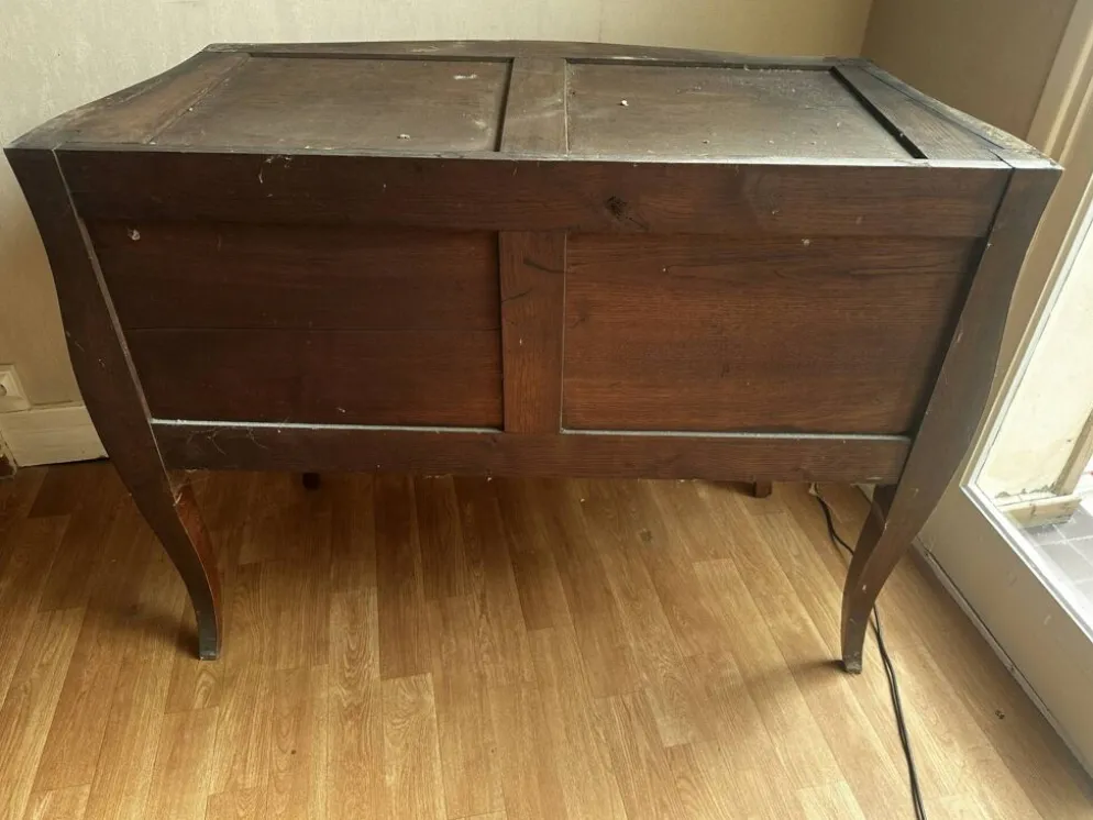 Commode galbée marquetée style Louis XV – plateau marbre- 19 e siècle