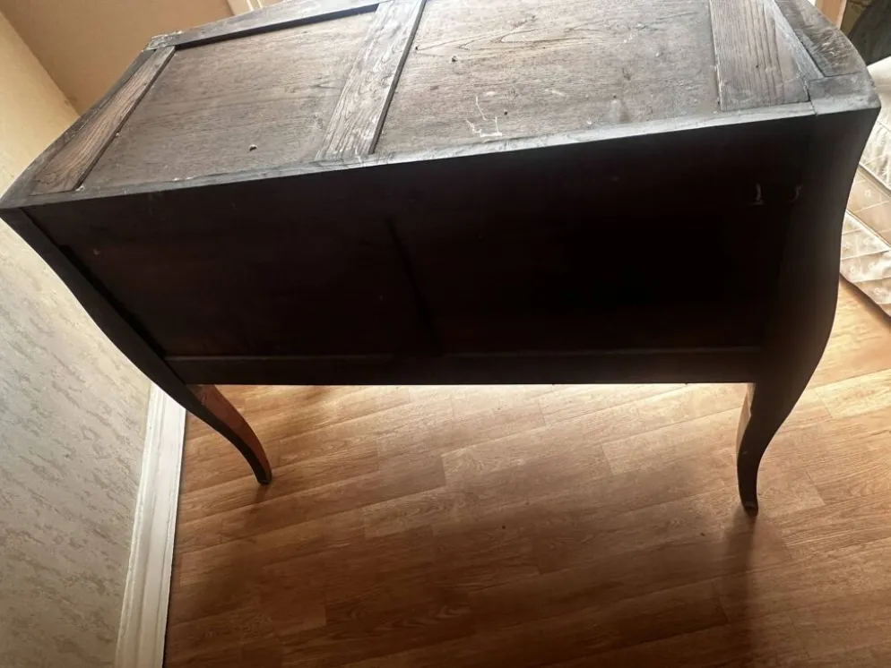 Commode galbée marquetée style Louis XV – plateau marbre- 19 e siècle