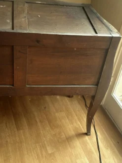 Commode galbée marquetée style Louis XV – plateau marbre- 19 e siècle