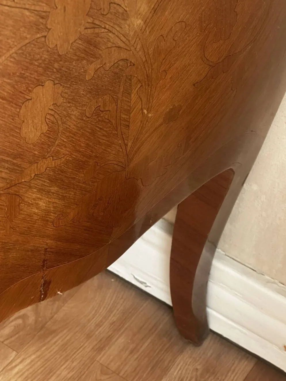 Commode galbée marquetée style Louis XV – plateau marbre- 19 e siècle