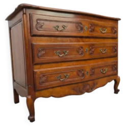 Commode galbée style Louis XV en merisier