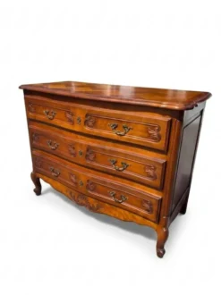 Commode galbée style Louis XV en merisier