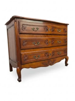 Commode galbée style Louis XV en merisier