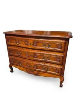 Commode galbée style Louis XV en merisier