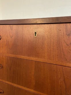 Commode haute en teck danois vintage des années 1960