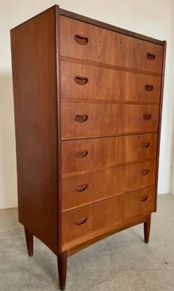 Commode haute en teck danois vintage des années 1960