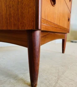 Commode haute en teck danois vintage des années 1960