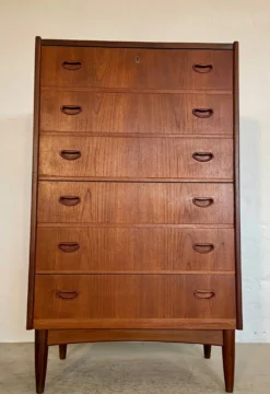 Commode haute en teck danois vintage des années 1960