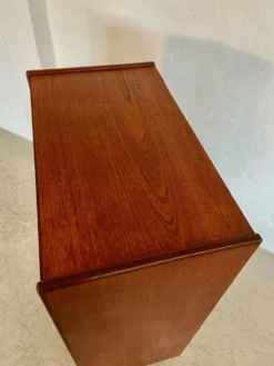 Commode haute en teck danois vintage des années 1960