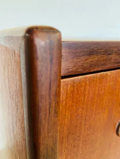 Commode haute en teck danois vintage des années 1960