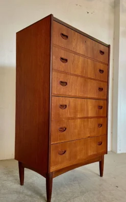 Commode haute en teck danois vintage des années 1960