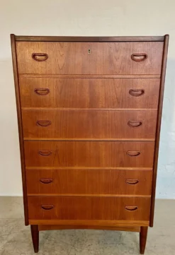 Commode haute en teck danois vintage des années 1960