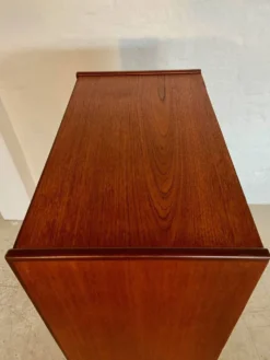 Commode haute en teck danois vintage des années 1960