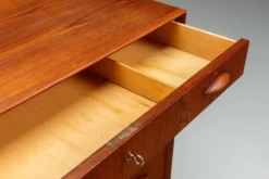 Commode Johannes Sorth en teck Nexo Mobelfabrik Danemark 1960