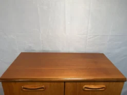 Commode large en teck rétro vintage des années 60 par GPlan danois.