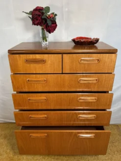 Commode large en teck rétro vintage des années 60 par GPlan danois.