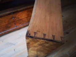 Commode Louis-Philippe en loupe de noyer, XIXe siècle