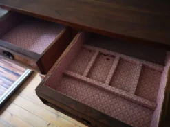 Commode Louis-Philippe en loupe de noyer, XIXe siècle