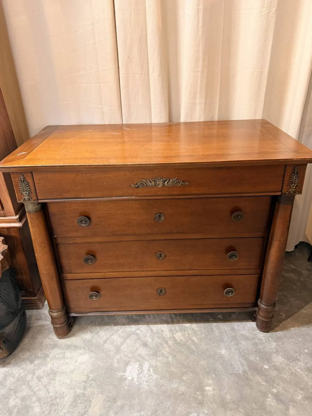 Commode Louis-Philippe en merisier – 4 tiroirs