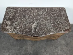 Commode Louis XV galbée en noyer dessus marbre XVIIIe