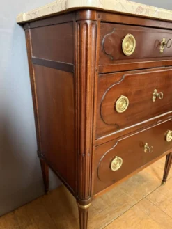 Commode Louis XVI en Acajou estampillé Mailfert