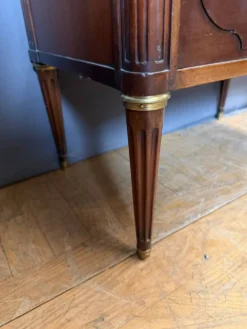 Commode Louis XVI en Acajou estampillé Mailfert