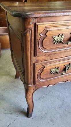Commode louis xv 2 tiroirs en chene clair du xviii ème siecle ref je