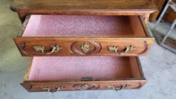 Commode louis xv 2 tiroirs en chene clair du xviii ème siecle ref je