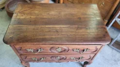 Commode louis xv 2 tiroirs en chene clair du xviii ème siecle ref je