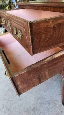 Commode louis xv 2 tiroirs en chene clair du xviii ème siecle ref je