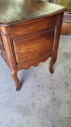 Commode louis xv 2 tiroirs en chene clair du xviii ème siecle ref je