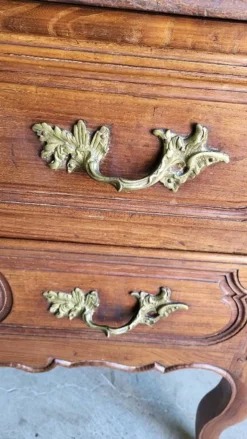 Commode louis xv 2 tiroirs en chene clair du xviii ème siecle ref je